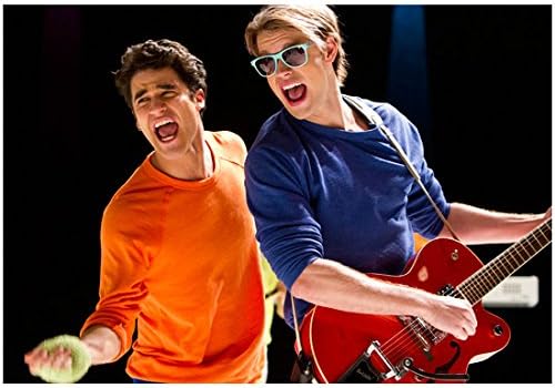 Blaine rolünde Glee Darren Criss ve Sam şarkı söylerken Chord Overstreet 8 x 10 inç Fotoğraf