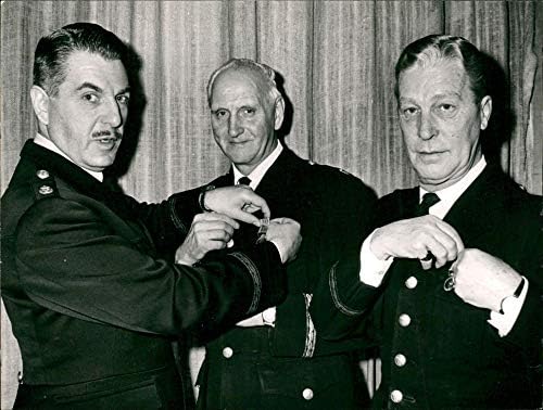 Madalya Ödülü: Hans-Lennart Colliander, Axel Valdemar Bringdal ve Karl Gustaf Folke Bramsell. - Vintage Basın Fotoğrafı